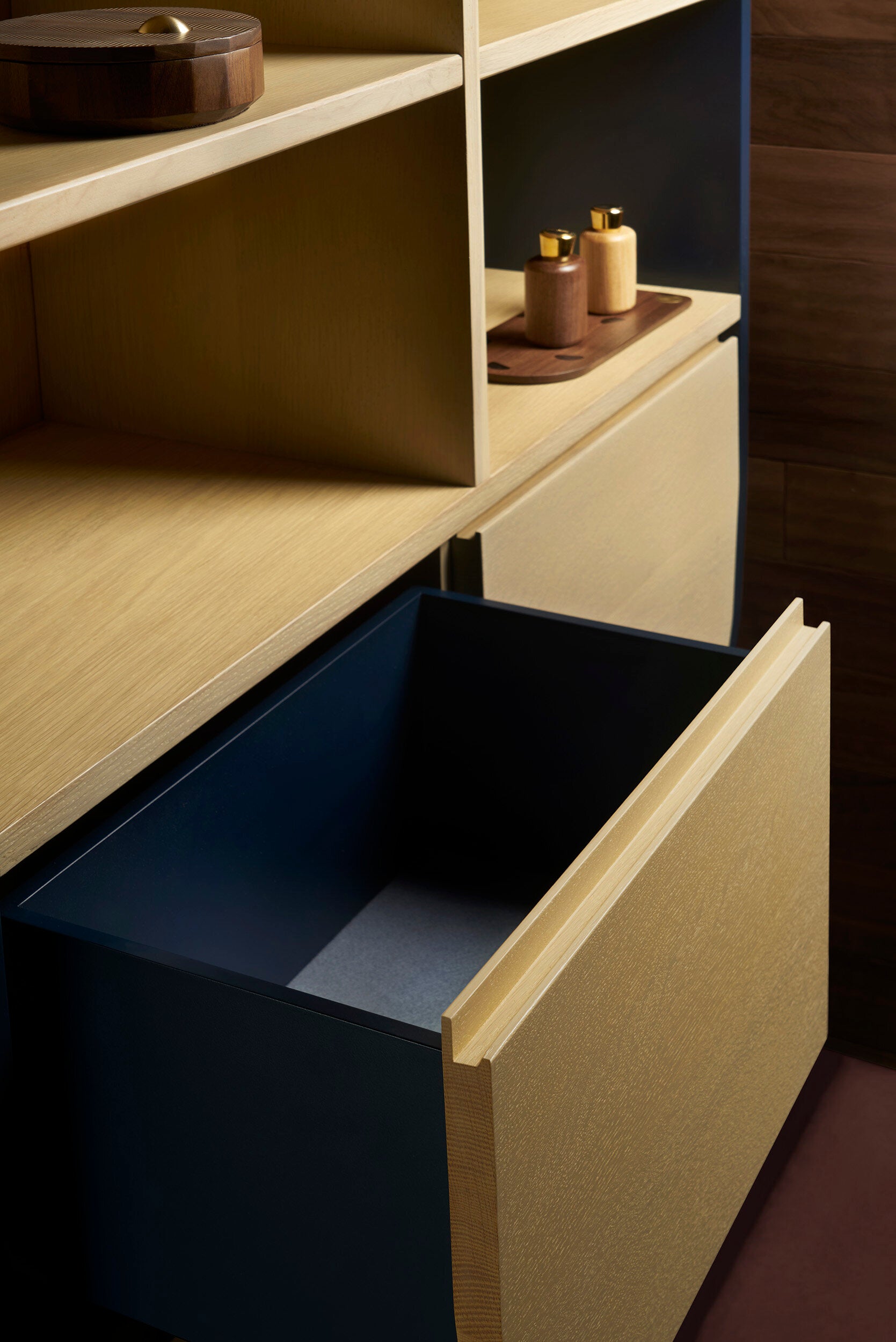 STANDING CABINET WITH DRAWER “POLYNET“